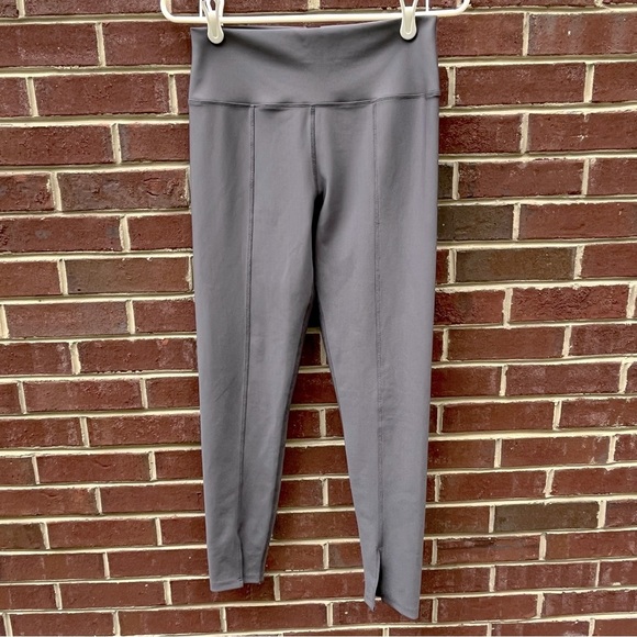 Peloton Grey Show Up Front Slit Leggings Size Large - Picture 1 of 9